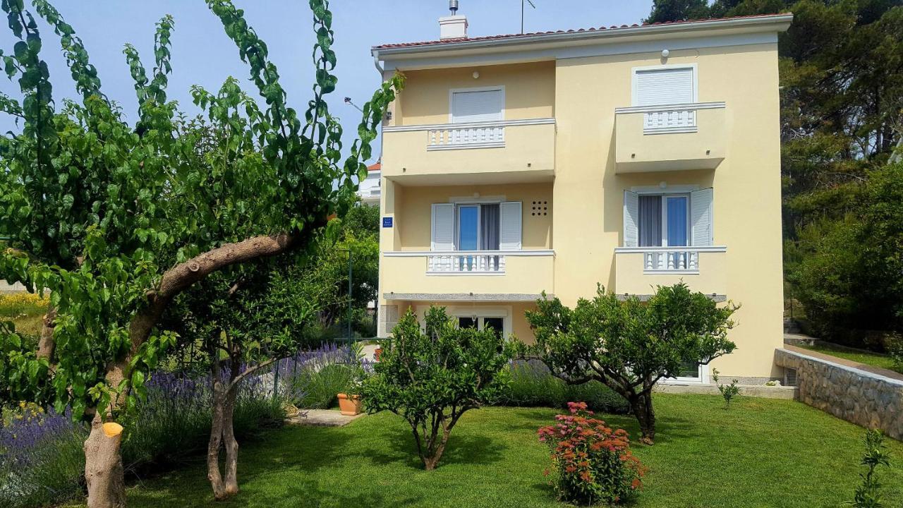 Apartments With A Parking Space Rab - 12383 Banjol 외부 사진