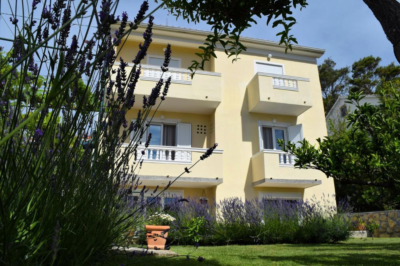 Apartments With A Parking Space Rab - 12383 Banjol 외부 사진