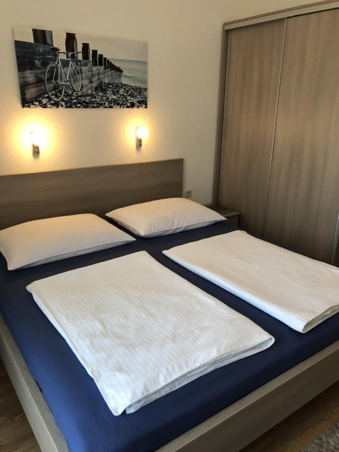 Apartments With A Parking Space Rab - 12383 Banjol 외부 사진