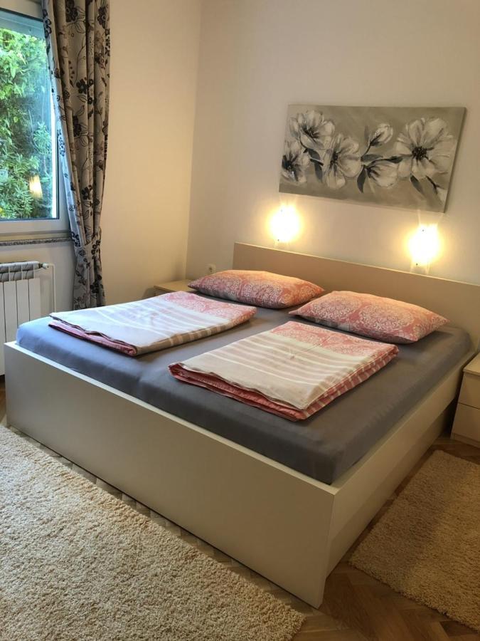 Apartments With A Parking Space Rab - 12383 Banjol 외부 사진