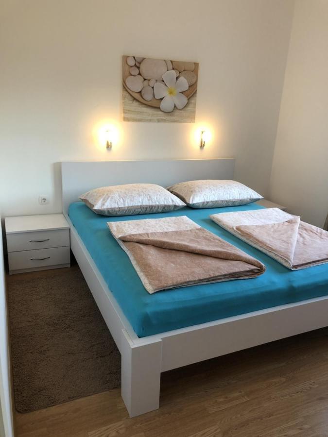 Apartments With A Parking Space Rab - 12383 Banjol 외부 사진