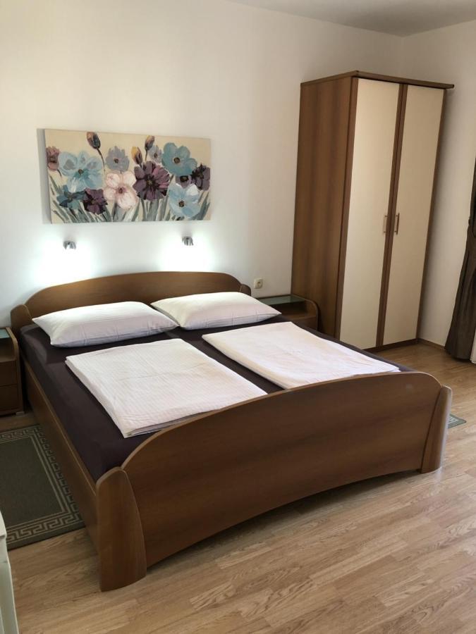 Apartments With A Parking Space Rab - 12383 Banjol 외부 사진